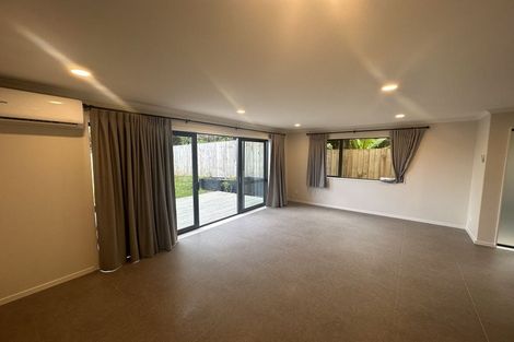 Photo of property in 10c Neilon Place, Northcross, Auckland, 0632