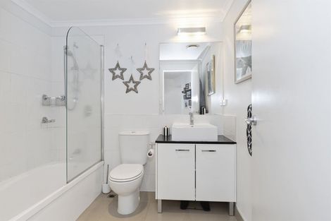 Photo of property in Algarve Apartments, 312/332 Maunganui Road, Mount Maunganui, 3116