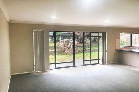 Photo of property in 60 English Oak Drive, Schnapper Rock, Auckland, 0632