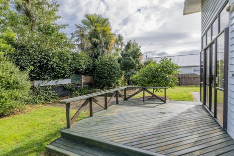 Photo of property in 81 Queenwood Road, Levin, 5510