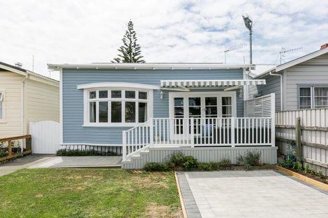 Photo of property in 137 Vigor Brown Street, Napier South, Napier, 4110