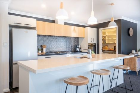 Photo of property in 3 Stratford Court, Fitzherbert, Palmerston North, 4410