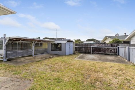 Photo of property in 15 Hewson Crescent, Otaki Beach, Otaki, 5512