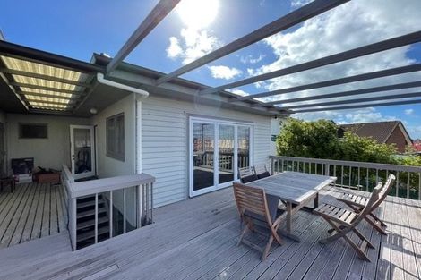 Photo of property in 23 Tobruk Crescent, Milford, Auckland, 0620