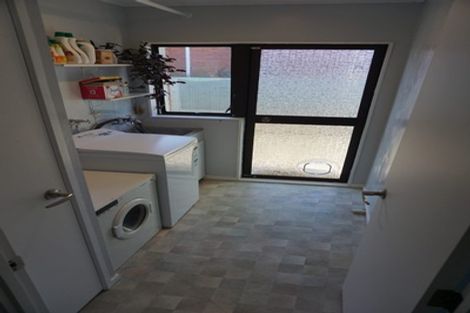 Photo of property in 4 Bosnyak Drive, Te Atatu South, Auckland, 0610