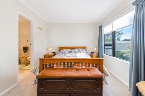 Photo of property in 62 Ruapehu Street, Paraparaumu, 5032