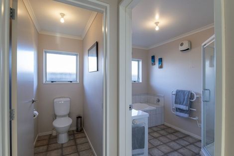 Photo of property in 29 Leanne Way, Waikanae Beach, Waikanae, 5036