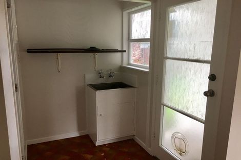 Photo of property in 11 Tupaki Place, Pakuranga Heights, Auckland, 2010