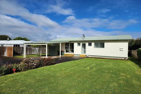 Photo of property in 44 Donnelly Street, Oakura, 4314