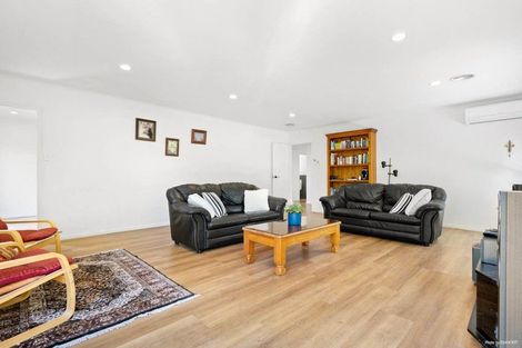 Photo of property in 9 Kingussie Place, Highland Park, Auckland, 2010