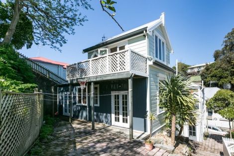 Photo of property in 2 Cameron Road, Bluff Hill, Napier, 4110