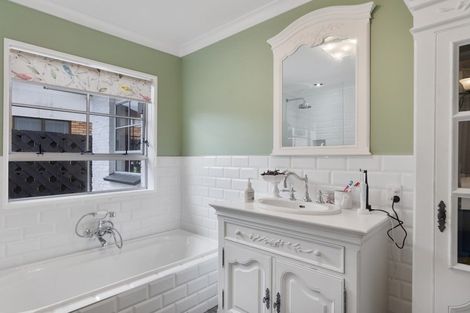 Photo of property in 27 Madill Road, St Andrews, Hamilton, 3200