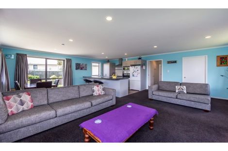 Photo of property in 8 Carteret Place, Aranui, Christchurch, 8061