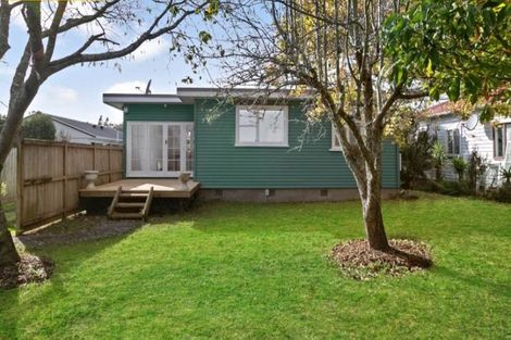 Photo of property in 18 Woodglen Road, Glen Eden, Auckland, 0602