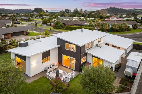 Photo of property in 26 Waitotara Way, Whitianga, 3510