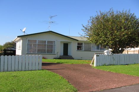 Photo of property in 5 Bodi Place, Te Atatu South, Auckland, 0610