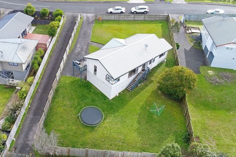 Photo of property in 7 Miriam Corban Heights, Henderson, Auckland, 0612