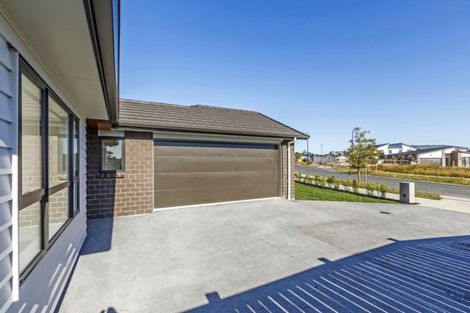Photo of property in 12 Konoba Avenue, Kumeu, 0810