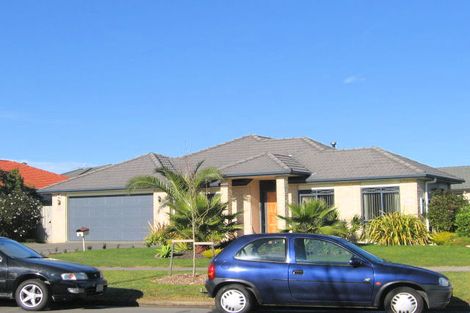 Photo of property in 96 Moyrus Crescent, East Tamaki Heights, Auckland, 2016