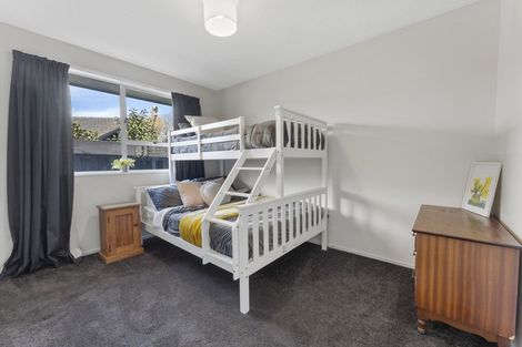 Photo of property in 6 Clivedon Place, Redwood, Christchurch, 8051