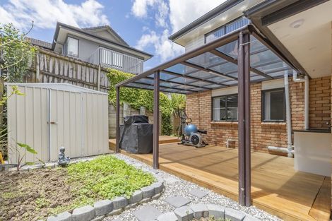 Photo of property in 21 Andover Way, Goodwood Heights, Auckland, 2105