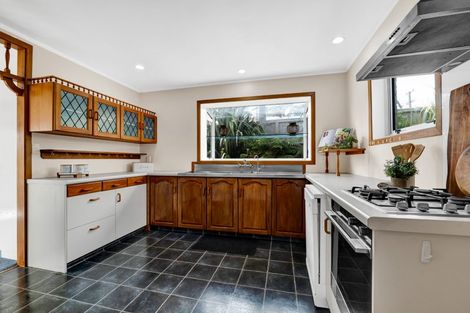 Photo of property in 102a Frankley Road, Frankleigh Park, New Plymouth, 4310