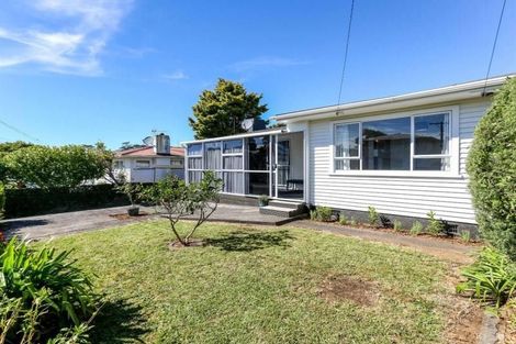 Photo of property in 16 Trafalgar Street, Westown, New Plymouth, 4310