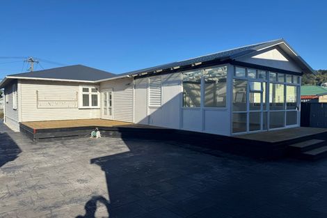 Photo of property in 135 Rongotai Road, Kilbirnie, Wellington, 6022