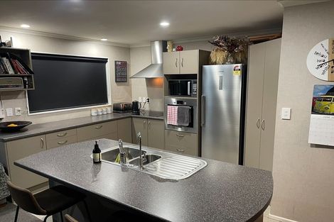 Photo of property in 3 Nevada Way, Kelvin Grove, Palmerston North, 4414