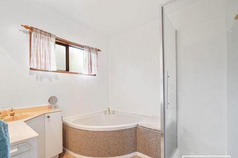 Photo of property in 1/52 Evans Road, Weymouth, Auckland, 2103