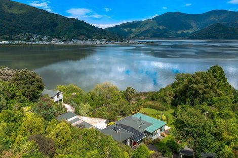 Photo of property in 135 Queen Charlotte Drive, Havelock, Picton, 7281
