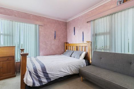 Photo of property in 71 Jaemont Avenue, Te Atatu South, Auckland, 0610