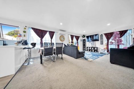 Photo of property in 1 Gibbons Road, Weymouth, Auckland, 2103