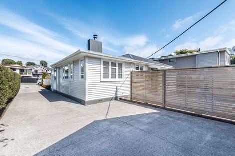 Photo of property in 27 Collins Avenue, Tawa, Wellington, 5028