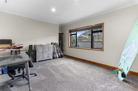 Photo of property in 1 Arden Place, Oakura, 4314