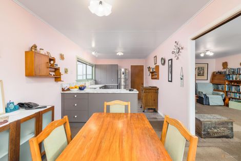 Photo of property in 92 Timaru Road, Waimate, 7924