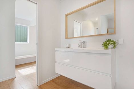 Photo of property in 8 James Mcleod Road, Shelly Beach, Helensville, 0874