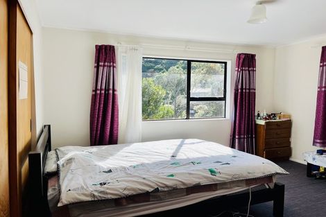 Photo of property in 6 Ruth Grove, Karori, Wellington, 6012