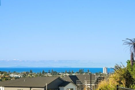Photo of property in 36 Skulander Crescent, Orewa, 0931