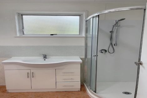 Photo of property in 1/17 Powrie Street, Glenfield, Auckland, 0629