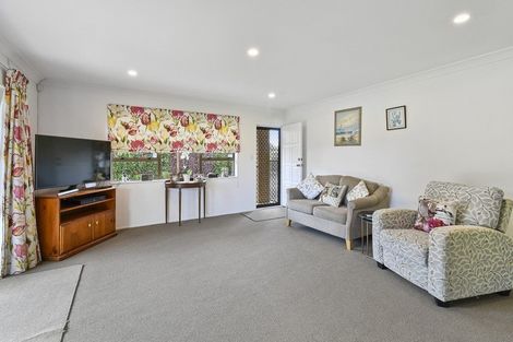 Photo of property in 2/5 King Edward Avenue, Papakura, 2110
