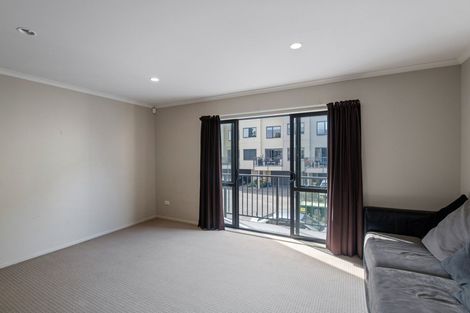 Photo of property in Te Kakariki Apartments, 2/2 Wellington Road, Paekakariki, 5034