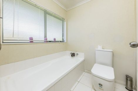 Photo of property in 22 Matilda Place, Weymouth, Auckland, 2103