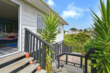 Photo of property in 13 Kaitawa Street, Waikanae Beach, Waikanae, 5036