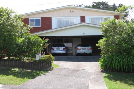 Photo of property in 79 Cliff View Drive, Green Bay, Auckland, 0604