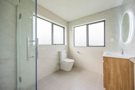 Photo of property in 3/17 Kingdale Road, Henderson, Auckland, 0610