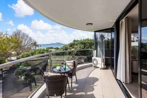 Photo of property in 2d/175 Hurstmere Road, Takapuna, Auckland, 0622