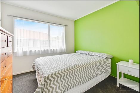 Photo of property in 80 Everglade Drive, Goodwood Heights, Auckland, 2105