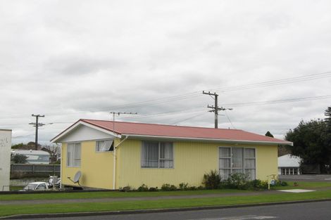 Photo of property in 17a Calvert Road, Moturoa, New Plymouth, 4310