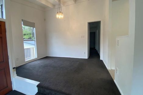 Photo of property in 11 Cottam Grove, Northcross, Auckland, 0632